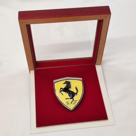 Ferrari placca a scudetto grande in quadro 21x21 cm