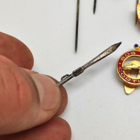 Lotto di 24 spillette da giacca tema Cortina d'Ampezzo Sci anni 60/70