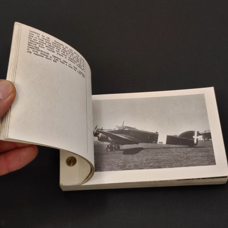 Libretto rilegato a vite con 42 cartoline velivoli 1936-45 Aeronautica Militare