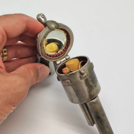 Mini set da sarto contenuto in pistola giocattolo tutto in metallo anni 30/40