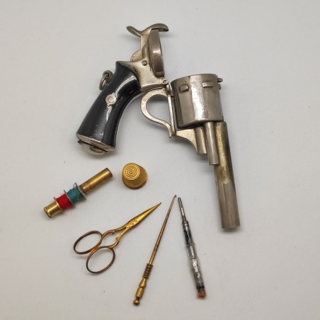 Mini set da sarto contenuto in pistola giocattolo tutto in metallo anni 30/40