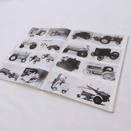 Libro International directory of model farm tractors Raymond E. Crilley,  Charle