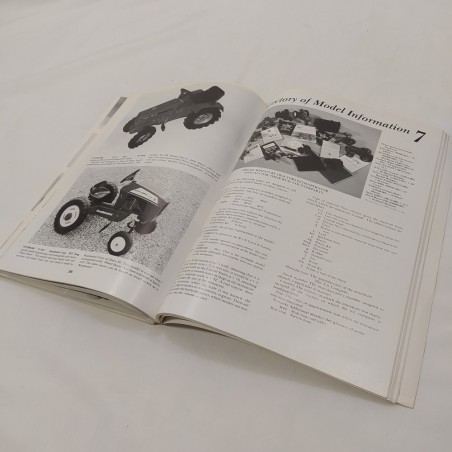 Libro International directory of model farm tractors Raymond E. Crilley,  Charle