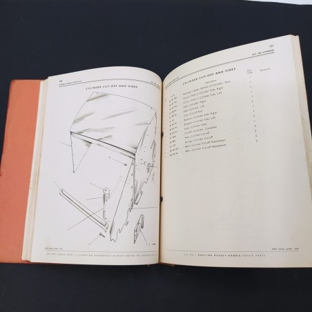 Catalogo parti di ricambio Massey Harris 780 Combine part list. Buono