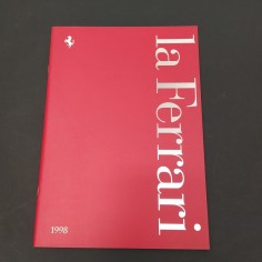 Brochure presentazione scuderia Ferrari e gamma modelli anno 1998. Buono