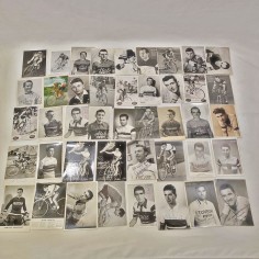 Lotto di 42 fotografie ciclisti anni 50 con autografi e dediche in originale