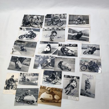 Lotto di 21 foto o cartoline con piloti motocliclsmo anni 50 con autografi
