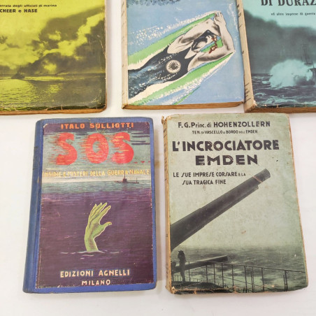 Lotto di 8 libri tema Marina Militare italiana e uno tedesca anni 30