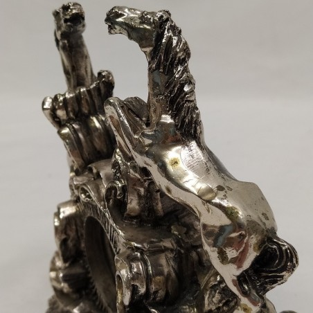 Coppia di cavalli su base decorata bagnatura in argento con alloggio orologio