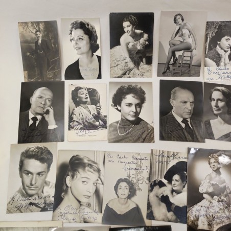 Lotto di 37 fotografie attori- cantanti anni 50/60 con autografi originali