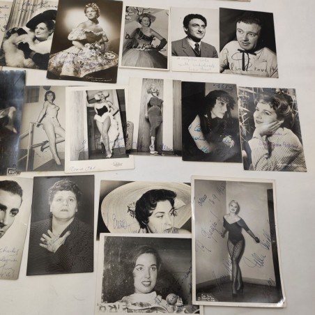 Lotto di 37 fotografie attori- cantanti anni 50/60 con autografi originali