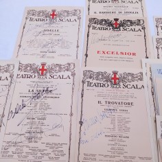50 Locandine teatro La Scala con autografi e alcune dediche annate varie Buono 2