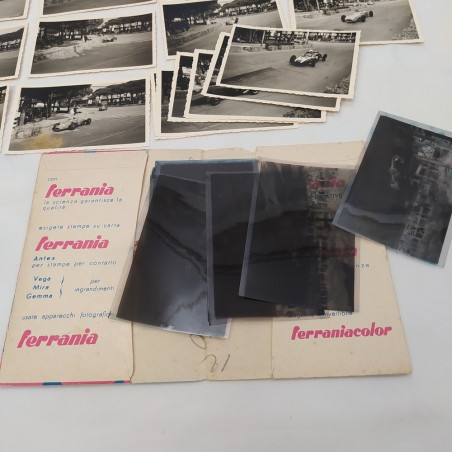 Busta Ferrania con 16 foto auto da corsa e negativi 1961 macchie