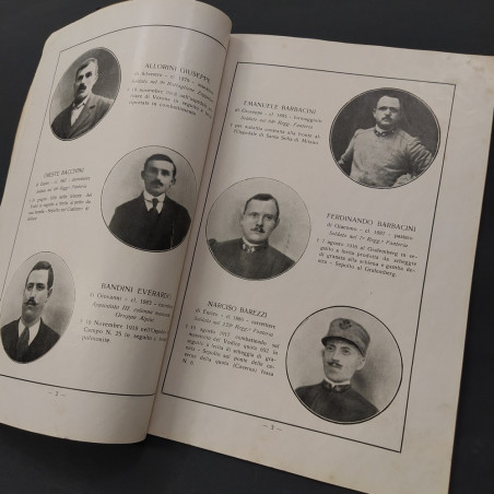 Ed. omaggio ai caduti Società di mutuo soccorso di Parma 1922. Ingiallimento