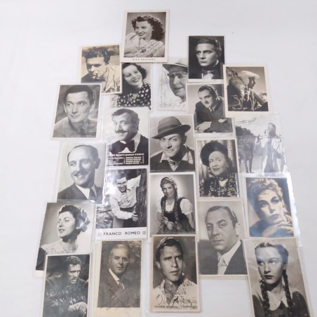 Lotto 24 foto e cartoline attori e attrici con autografo anni vari Macchie