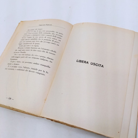 Volume Ascari Ricordi di vita coloniale 1936 Dedica dell’autore Padovani Macchie