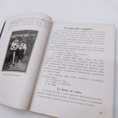 Lotto 2 manuali fotografici AGFA e Santoponte 1897 Macchie