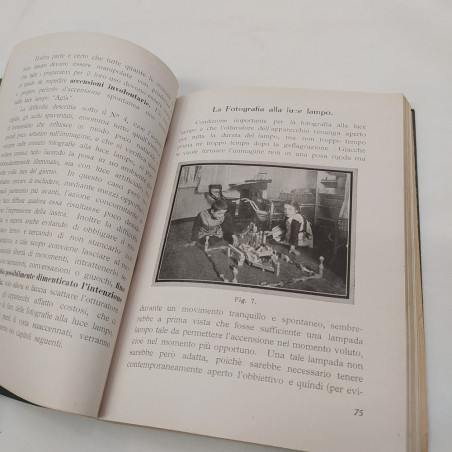 Lotto 2 manuali fotografici AGFA e Santoponte 1897 Macchie