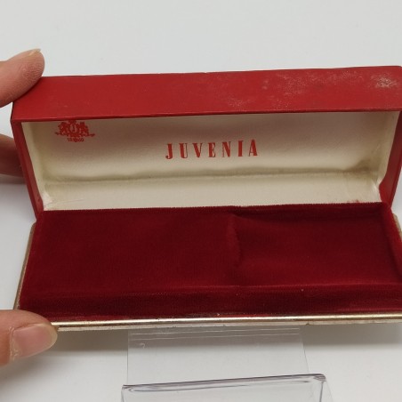 Confezione da gioielleria Juvenia rossa con dettagli in oro. Segni sull’esterno.