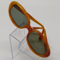 Occhiali da sole da donna anni 50/60 con montatura color caramello in plastica