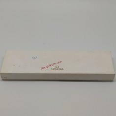 Confezione orologio Omega dimensioni 26x7cm con segni di contatto all’esterno