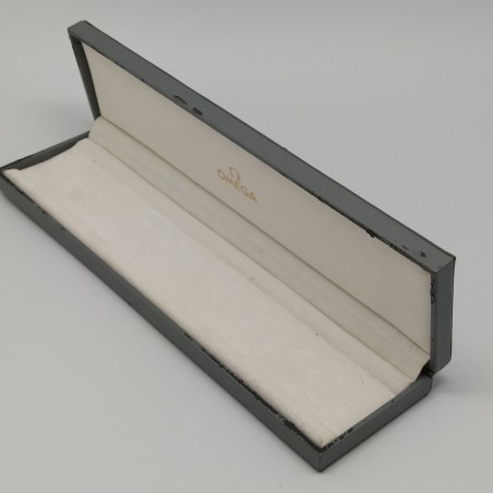 Confezione orologio Omega dimensioni 26x7cm con segni di contatto all’esterno