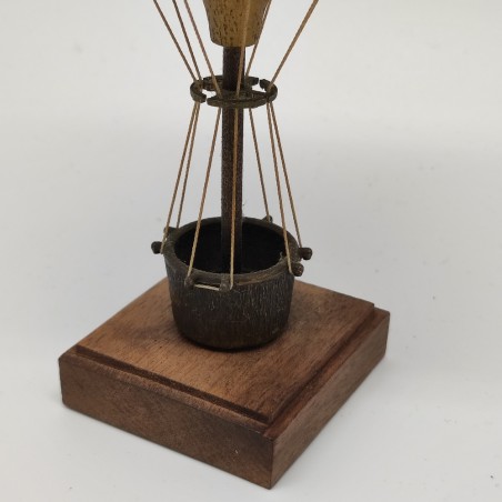 Mongolfiera in metallo e plastica h. 16 cm periodo anni 50/60