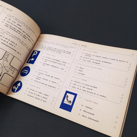 Libro Strade e motori L'esame di patente moderno Carlucci ed.