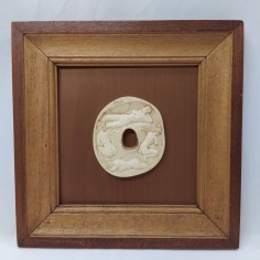 Scultura in osso Brusi Rinello su quadro in legno - Buono