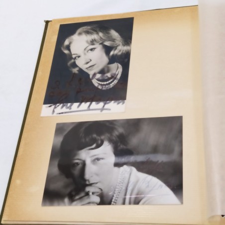 Lotto 40 autografi attori vari, 2 foto Isabella Rossellini - Buono