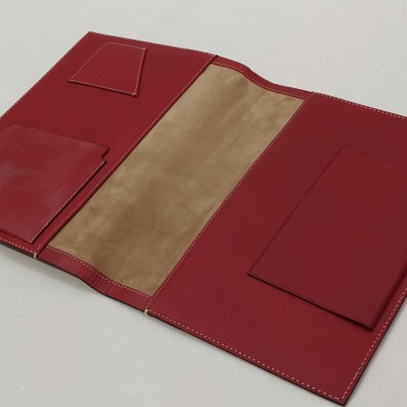 Cartellina Ferrari rossa in cuoio con spillino in cofanetto - Macchie