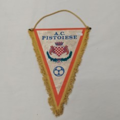 Gagliardetto del Pistoiese calcio con autografi - Pieghe