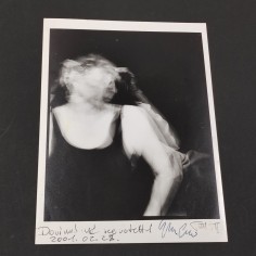 YOKO ONO foto in bianco e nero con autografo attribuito