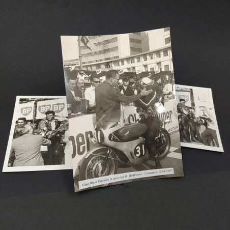 Accuulo di 11 fotografie in bianco e nero tema motociclismo anni 60/70