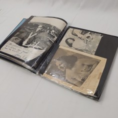 Album con 40 foto attori e attrici anni 40/50 con autografo e dedica