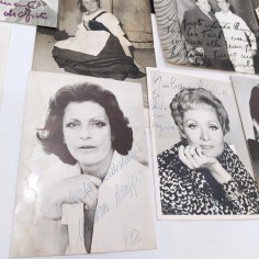 Lotto di 43 tra foto e cartoline cantanti autografate varie anni 50/60 2