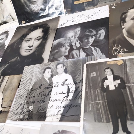 Lotto di 43 tra foto e cartoline cantanti autografate varie anni 50/60