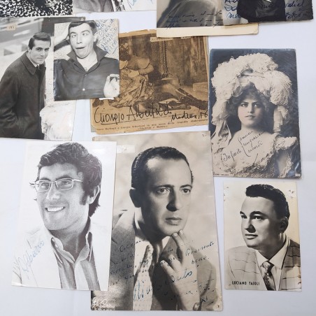 Lotto di 43 tra foto e cartoline cantanti autografate varie anni 50/60