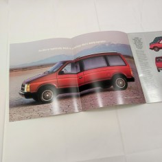 1984 Dodge Caravan brochure inglese 81-305-4001 agosto 1983 2