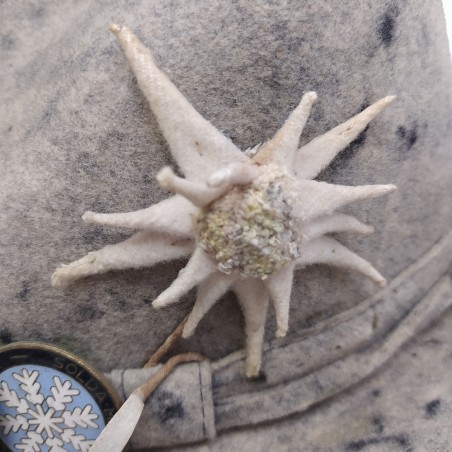 Cappello tirolese in feltro con stella alpina in tessuto e 6 spille
