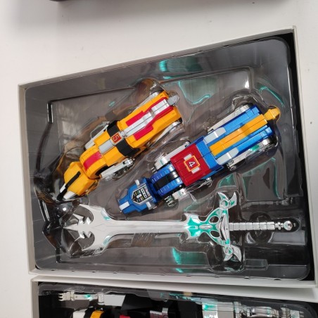 Robot Voltron Lion Set Toynami montato per prova due difetti