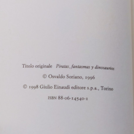 Libro Pirati, fantasmi e dinosauri Osvaldo Soriano 1998