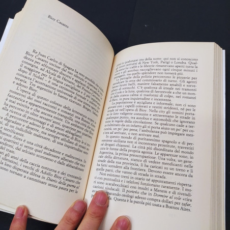 Libro Pirati, fantasmi e dinosauri Osvaldo Soriano 1998