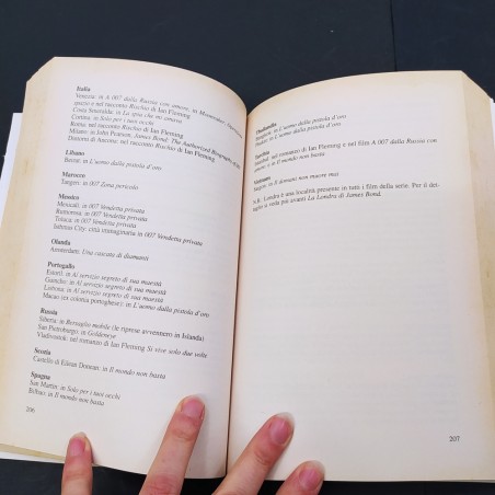 Libro Guida completa a James Bond 2000
