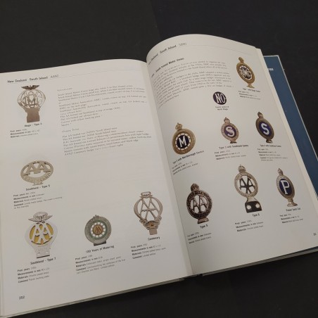Libro The world of car badges Jan Sarnesjo 2003