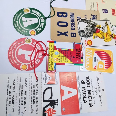 Lotto di 27 tra lasciapassare tagliandi biglietti ingresso gare moto 1972-1976
