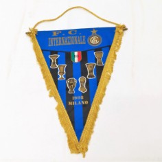 Gagliardetto calcistico Inter F.C. con autografi calciatori al retro