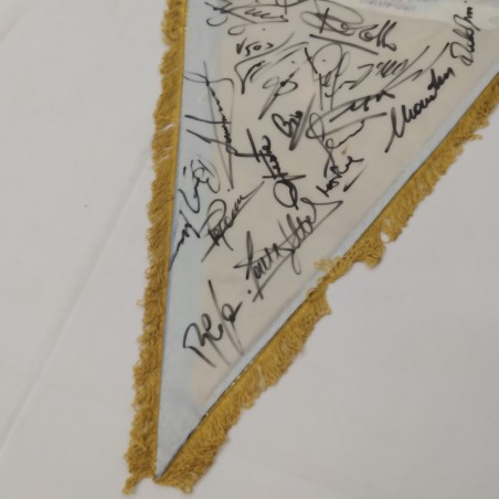 Gagliardetto calcistico Inter F.C. con autografi calciatori al retro
