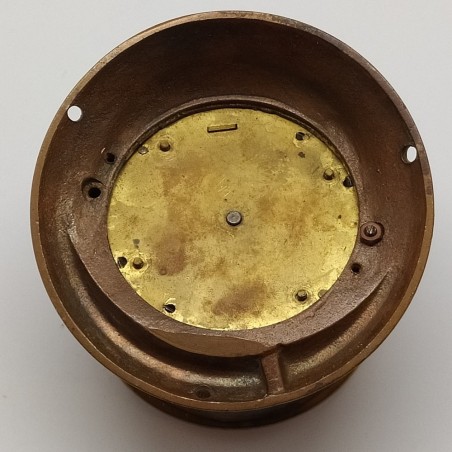 Antico orologio meccanico in ottone da appoggio su cruscotto auto o imbarcazione
