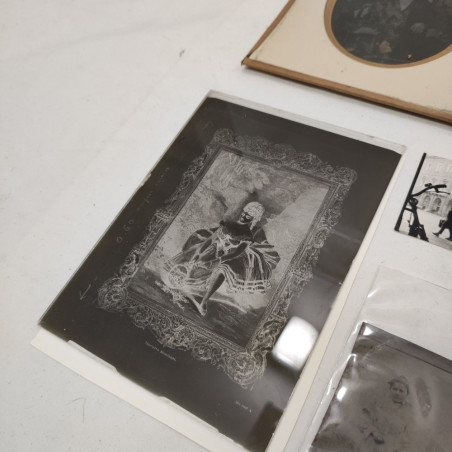 Lotto di antiche foto e cornici perido tardo 800 e una cornice in legno